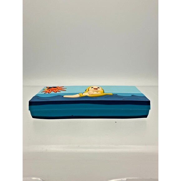 Universal Studios JAWS Keychain – Cute Raft & Sun Design – Licensed Movie Merch - Picture 4 of 5